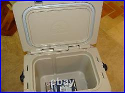 20 Quart Igloo Sportsman Cooler Ice Chest Tan Heavy Duty T-grip Latches & Handle