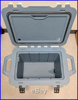 Genuine OtterBox Venture 45 Quart Cooler Hudson White / Blue 77-54462 Fair Shape