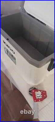Igloo 70Qt Latitude Marine Ultra White and Moonscape Easy Carry Cooling Features