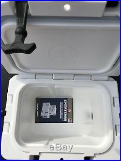 Igloo Sportsman Cooler 20 US Quart/5 Gallon White NEW