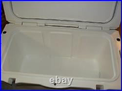 Large 55 Quart Igloo Sportsman Cooler Ice Chest Heavy Duty Handles Latches