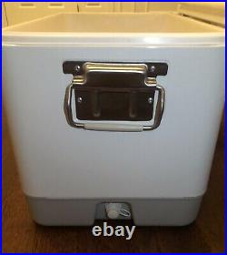 New Michelob Ultra Ice Chest Cooler With Bottle Opener 51L/54 Quart With Dispenser