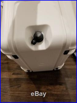 New OtterBox Venture 45-Quart Cooler White Blue withextras Camping Hiking Fishing