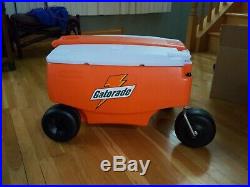 RARE Rubbermaid GATORADE Portable Wheel Roller Chest Sport Cooler Wagon 25x19x18